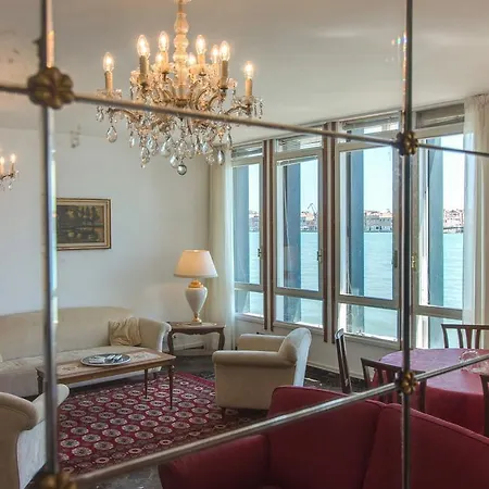 Ve.n.i.ce Cera Palazzo Gardella ヴェネツィア