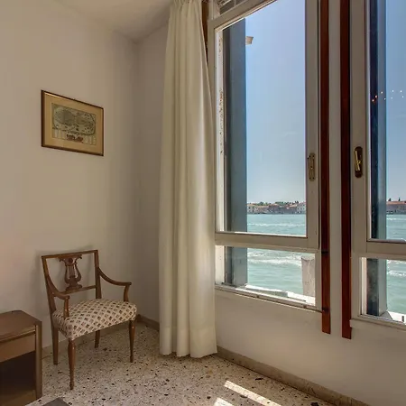 Ve.n.i.ce Cera Palazzo Gardella Apartment